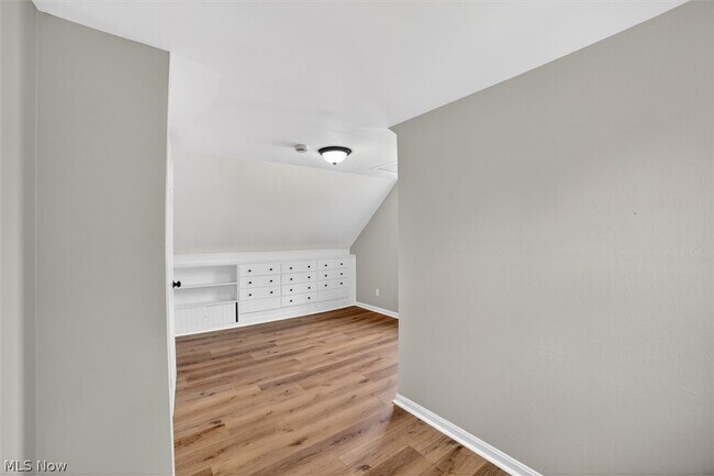 Building Photo - 681 E 258th St