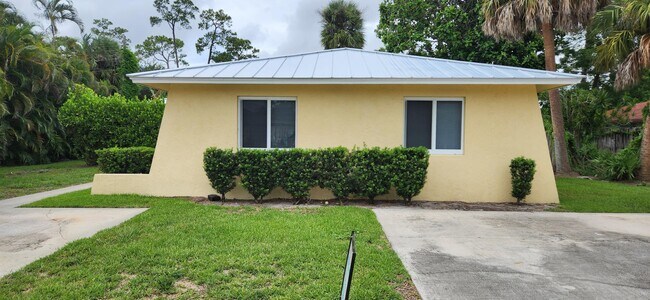 Building Photo - 9077 W Highland Pines Blvd