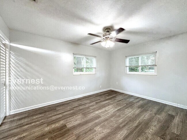 Building Photo - 1131 N Magnolia Cir