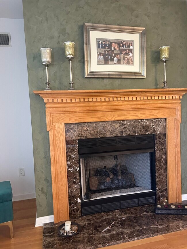 Building Photo - 302 Grand Ridge Dr