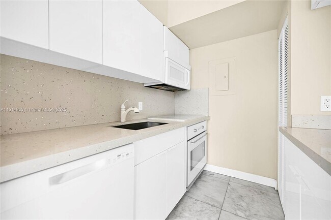 Building Photo - 1559 Michigan Ave