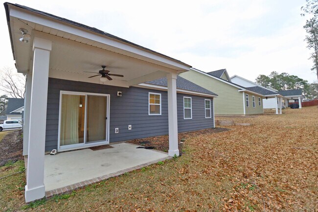 Building Photo - Fabulous 4 bedroom 2.5 Bath House ~ Minutes to Fort Jackson ~ Available June 2026!