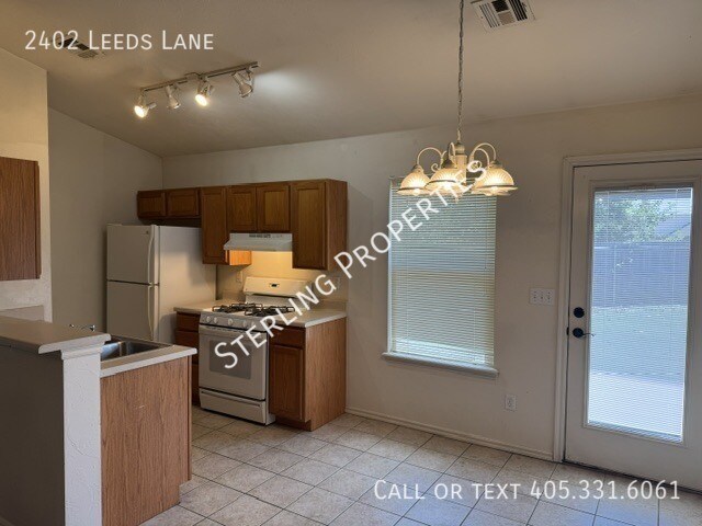 Building Photo - 2402 Leeds Ln