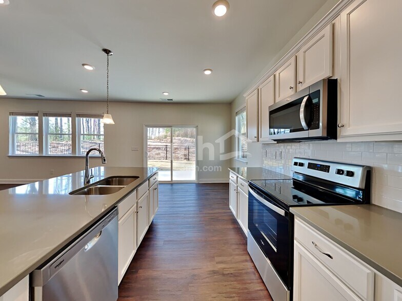 Building Photo - 1802 Windsor Park Ave