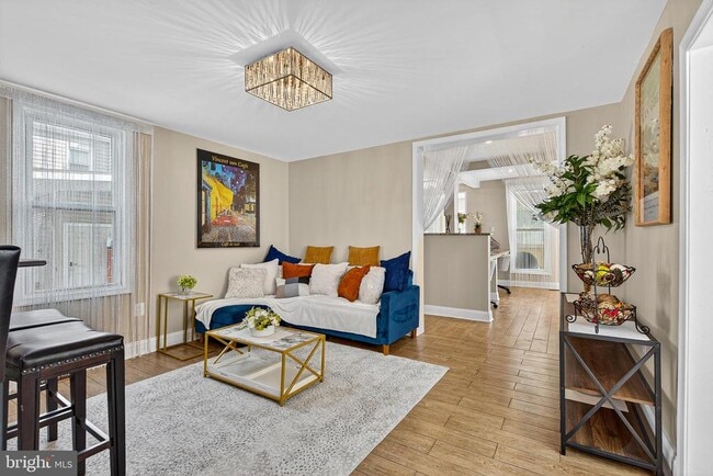 Building Photo - 426 Main St