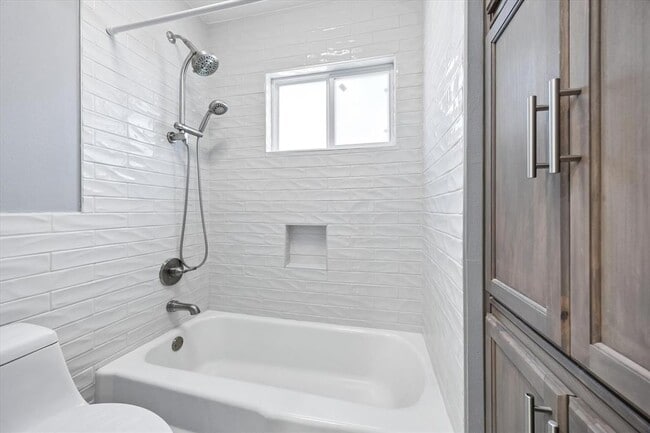 Building Photo - 1411 Fairfield Dr