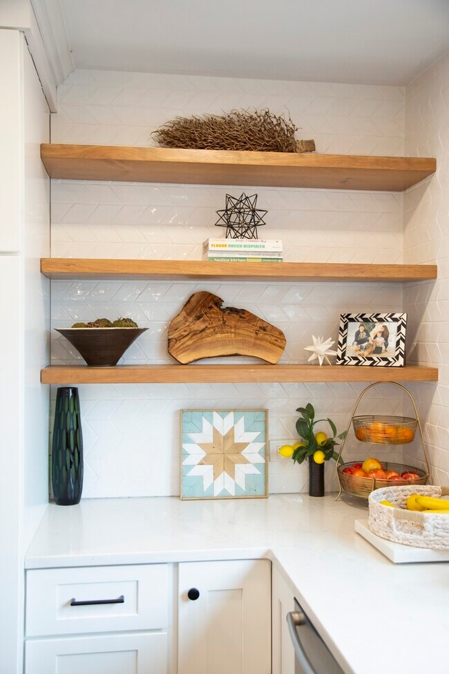 Building Photo - 2S316 Arrowhead Dr