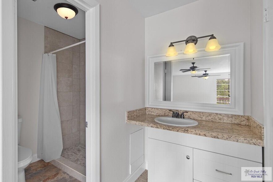 Building Photo - 805 Continental Dr