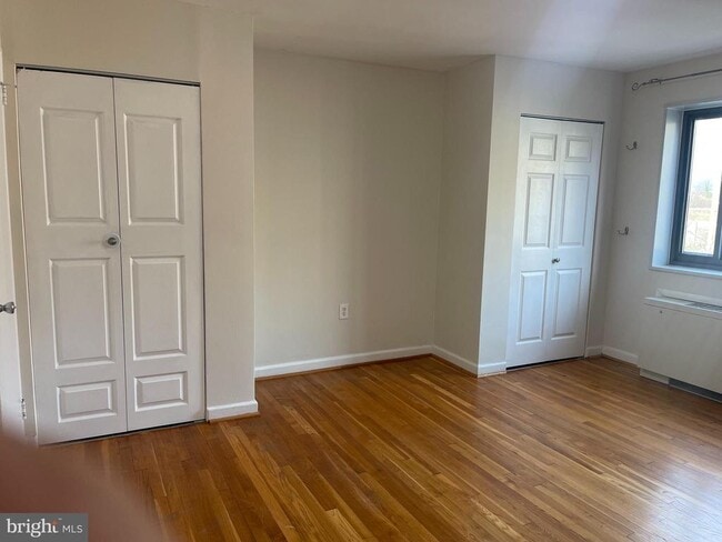 Building Photo - 1200 S Arlington Ridge Rd