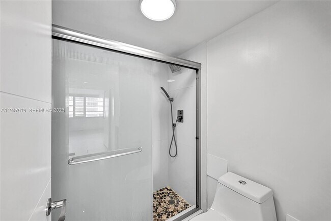 Building Photo - 18041 Biscayne Blvd