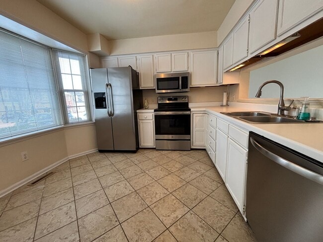 Building Photo - 3776 Kenwick Trail