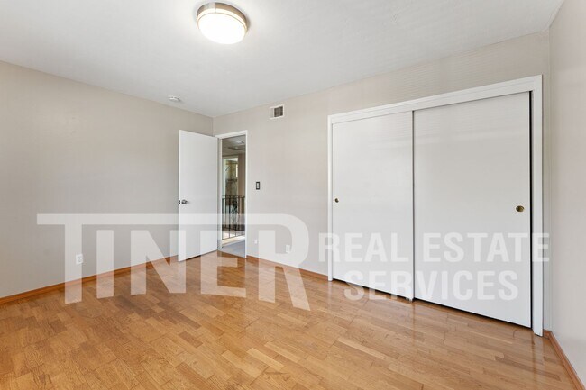 Building Photo - 6167 Oakgreen Cir