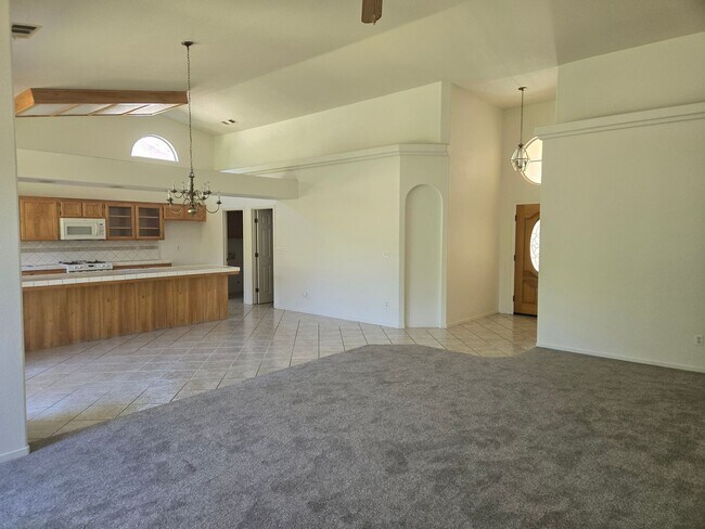 Building Photo - Charming Home For Rent