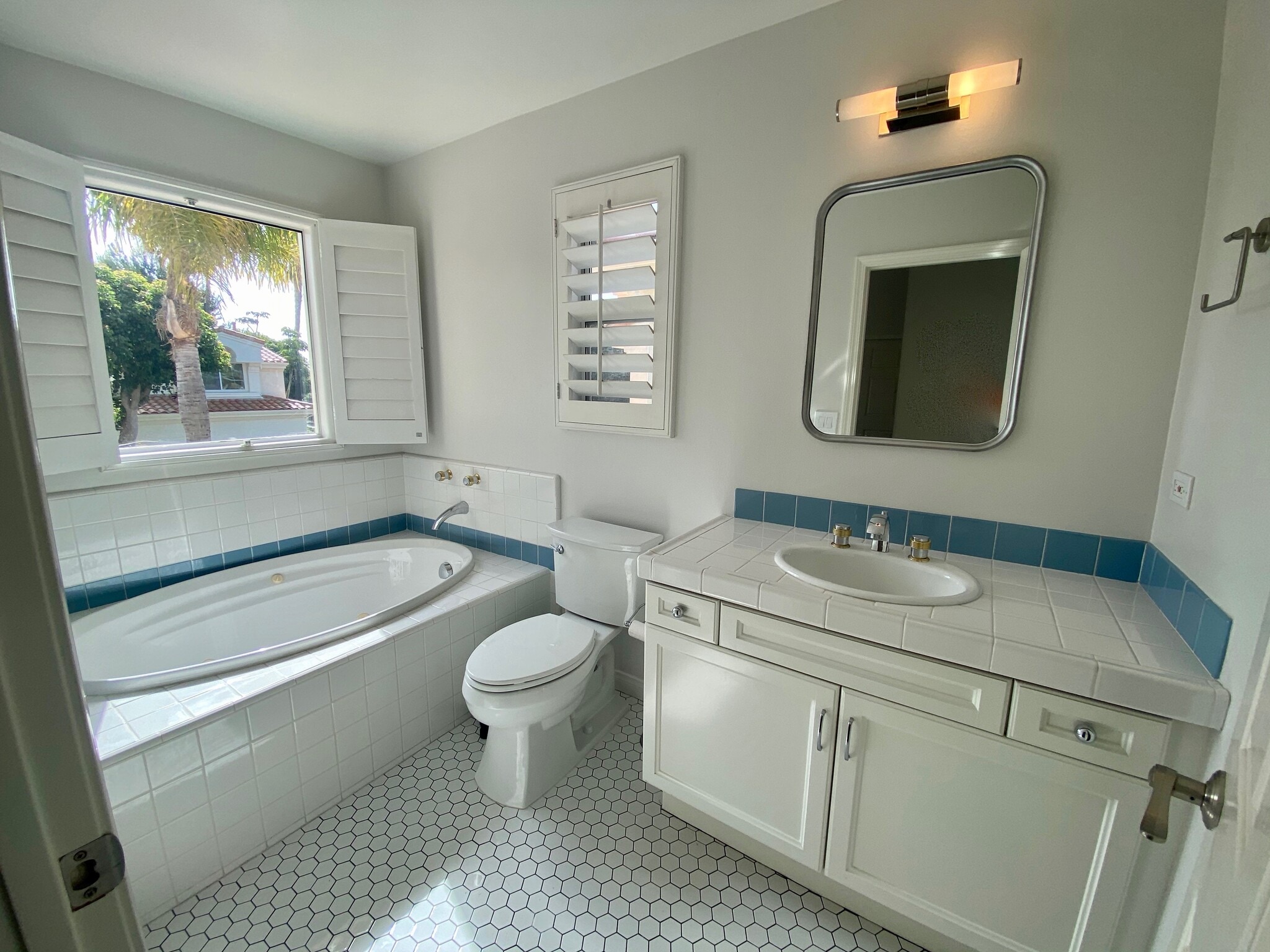 Guest Bathroom - 6483 Zuma View Pl