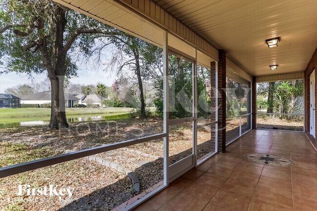 Building Photo - 3931 Lake Crest Terrace