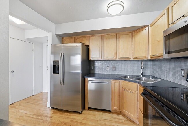 Building Photo - $1,545.95 with Free the first month's rent, 1 Bed - 1 Bath, Condo in Denver with Washer and Dryer!