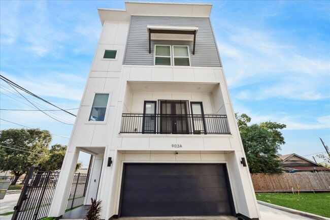 Primary Photo - 903 Quitman St