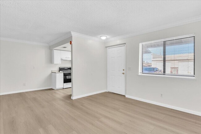 Building Photo - Spacious 2-Bedroom Townhome in Hesperia, CA!