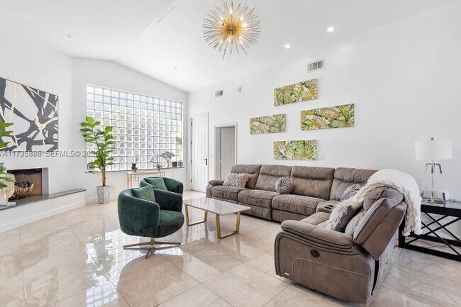 Building Photo - 2541 NE 195th St