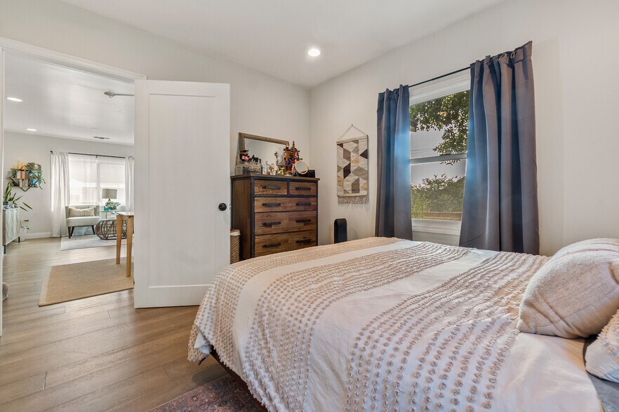 Bedroom #1 - 529 Isabel St