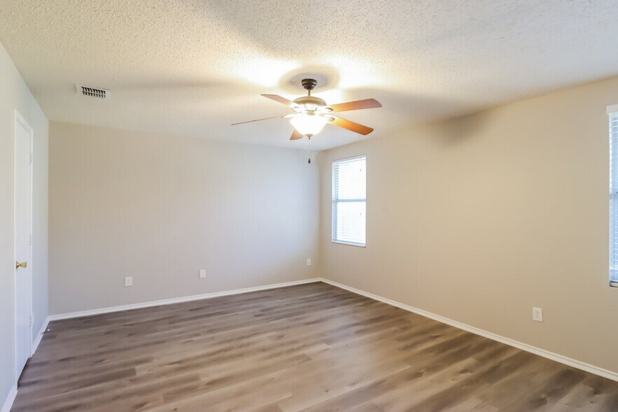 Building Photo - 3826 German Pointer Way