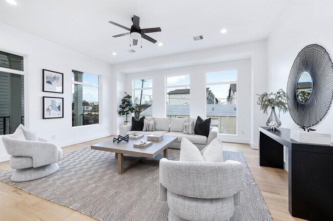 Building Photo - 3805 Coyle St