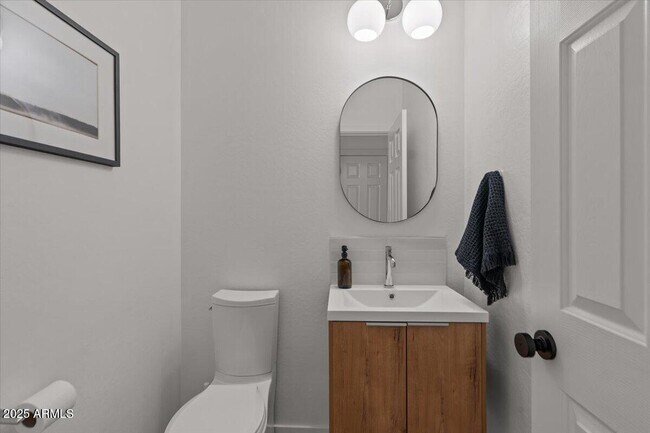 Building Photo - 3523 E Alfalfa Dr