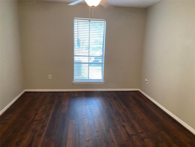 Building Photo - 250 El Dorado Blvd