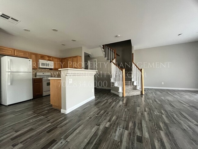 Building Photo - ~~Beautiful Mountains Edge Townhome!  3 Bed, 2.5 Bath ~ New! New! New!