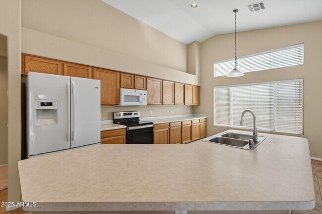 Building Photo - 8611 W Alex Ave