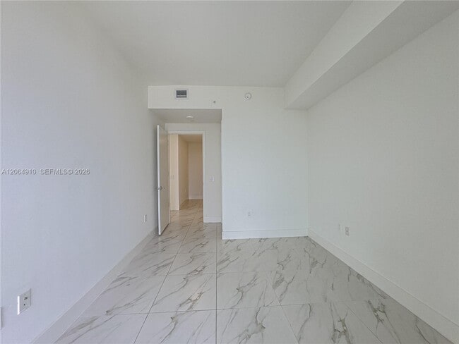 Building Photo - 2000 Metropica Wy