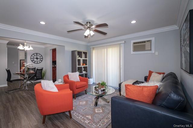 Building Photo - 675 Conklin St