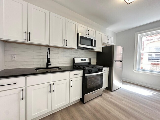 Building Photo - 216 N 53rd St
