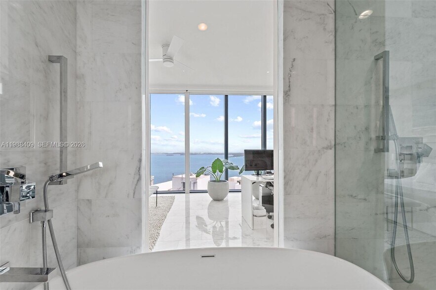 Building Photo - 1451 Brickell Ave