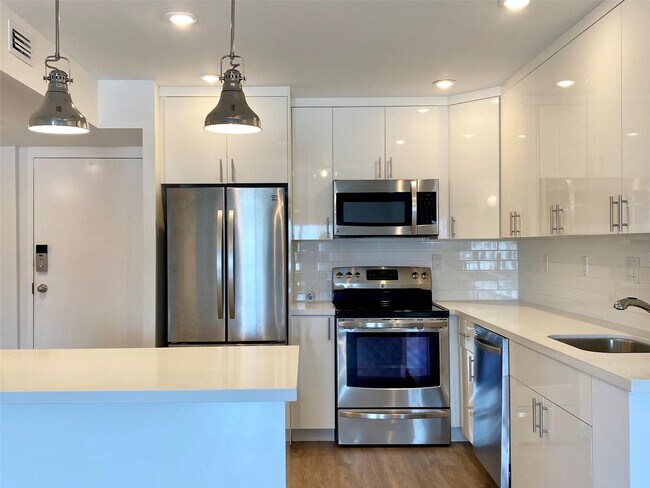 Building Photo - 619 Orton Ave