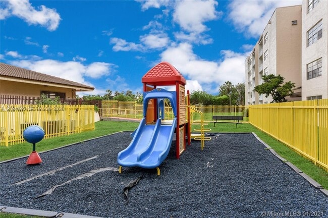 Building Photo - 6940 Miami Gardens Dr