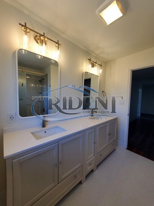 Building Photo - 685 N Barrett Rd