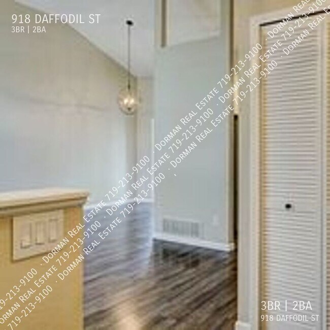 Building Photo - 918 Daffodil St