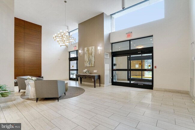 Building Photo - 2300 Pimmit Dr