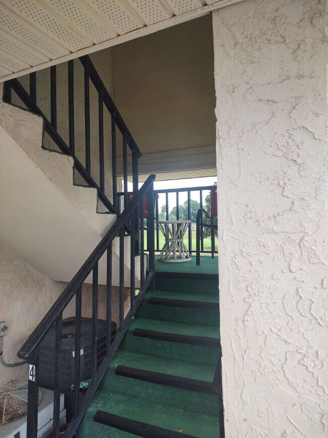 Building Photo - "Charming 1-Bedroom Condo in a 55+ Community."