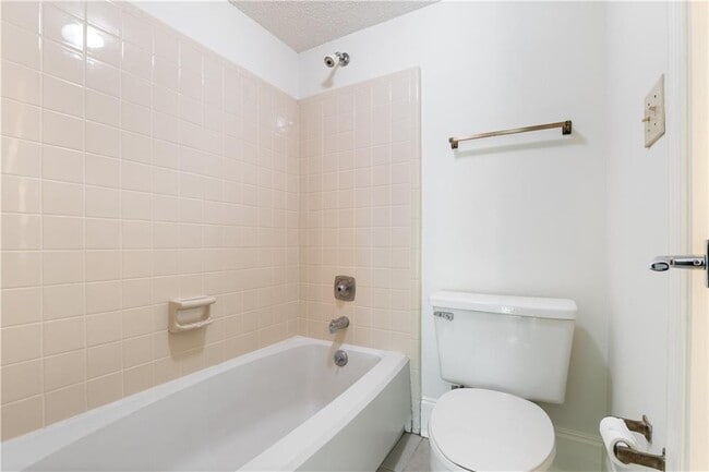 Building Photo - 1731 Twin Brooks Dr SE