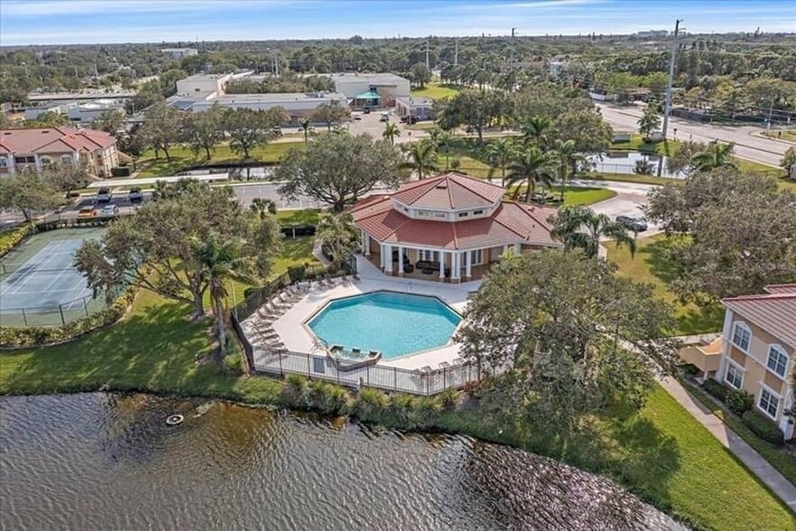 Building Photo - 1000 Villagio Cir