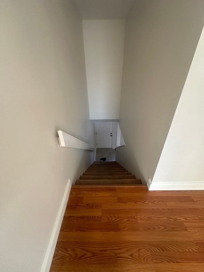 Building Photo - Beach Place Town House