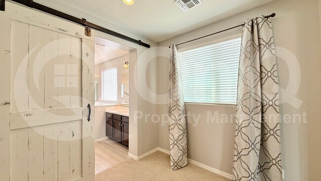 Building Photo - 3945 E Mesquite St