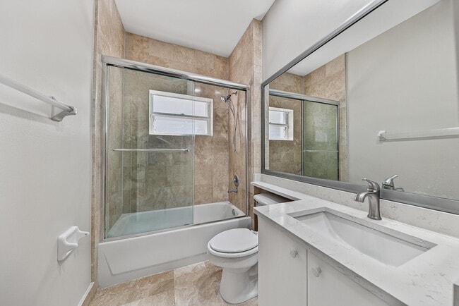 Building Photo - 12325 Cascades Pointe Dr