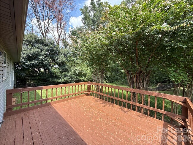 Building Photo - 11111 Meadow Bank Ln