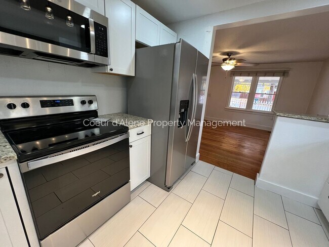 Building Photo - 2 bed house in incredible location!