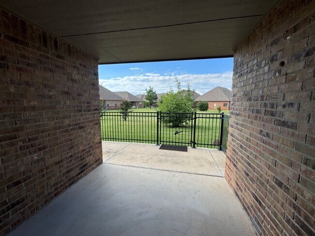 Building Photo - Stunning 3 bed in immaculate community, NO mowing, neighborhood pool, and GATED entry!