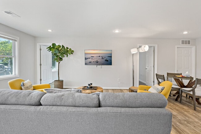 Building Photo - 6532 Summerton Way