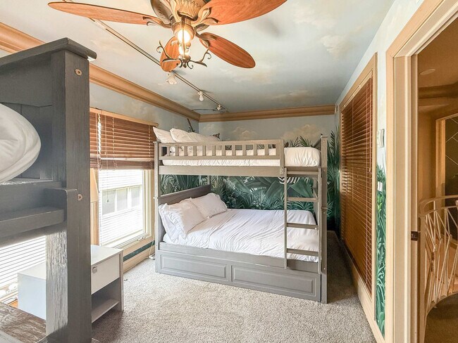 Building Photo - 602 S Front St